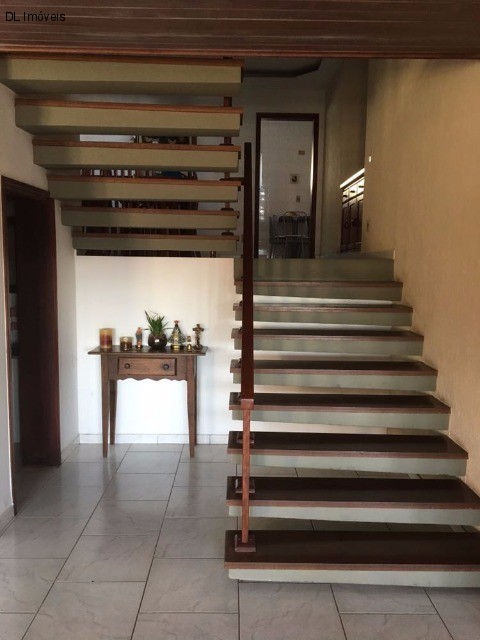 Casa à venda com 3 quartos, 350m² - Foto 4