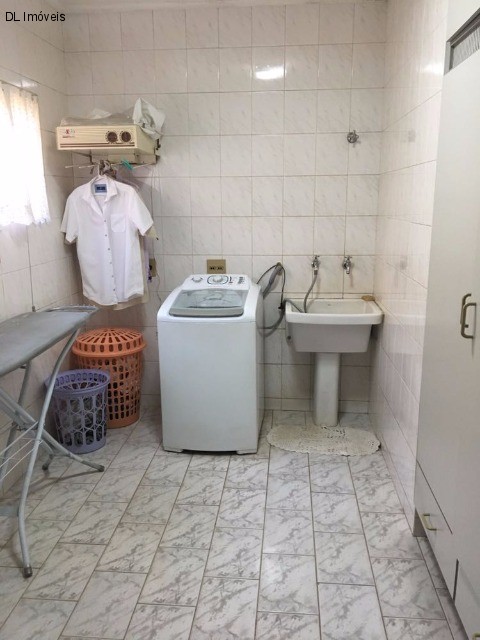 Casa à venda com 3 quartos, 350m² - Foto 12