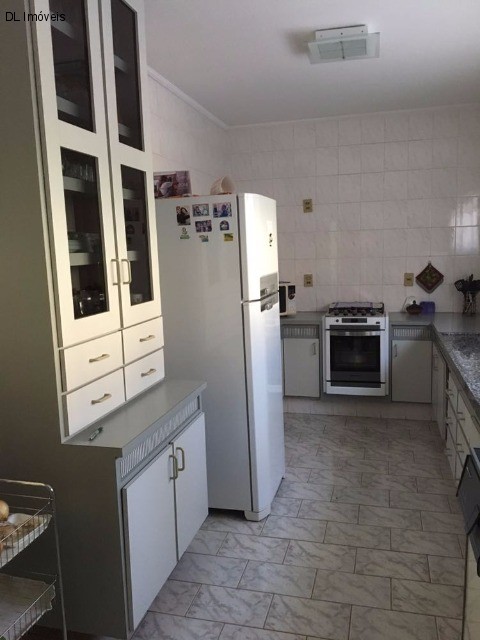 Casa à venda com 3 quartos, 350m² - Foto 14