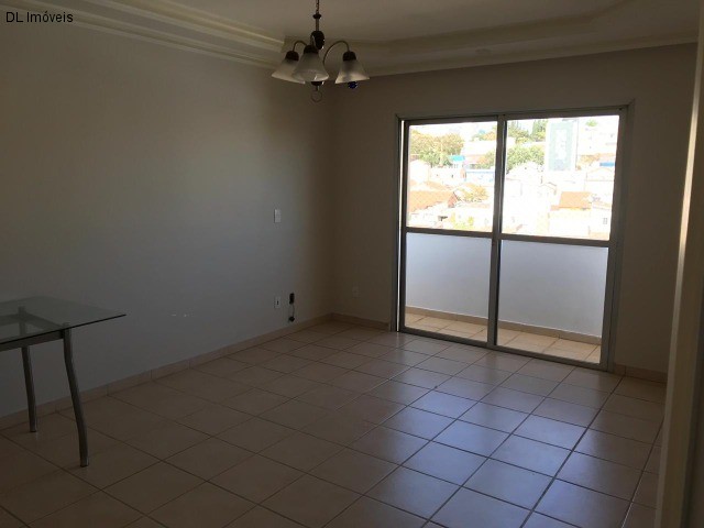 Apartamento à venda com 2 quartos, 60m² - Foto 2