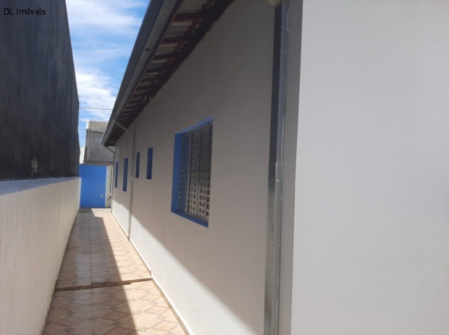 Casa à venda com 3 quartos, 165m² - Foto 2