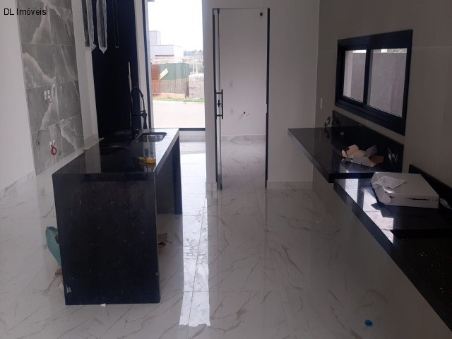 Casa à venda com 3 quartos, 300m² - Foto 4