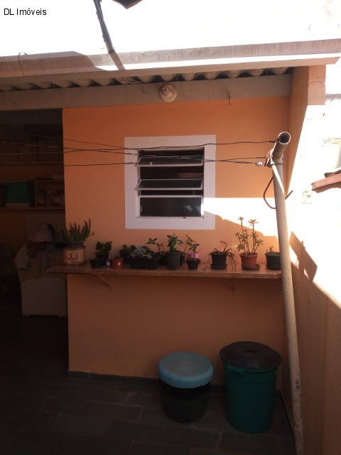 Casa à venda com 4 quartos, 200m² - Foto 25