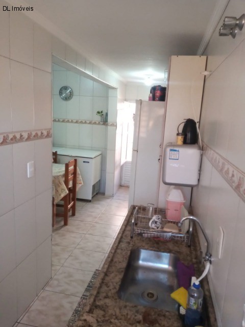 Casa à venda com 4 quartos, 200m² - Foto 13