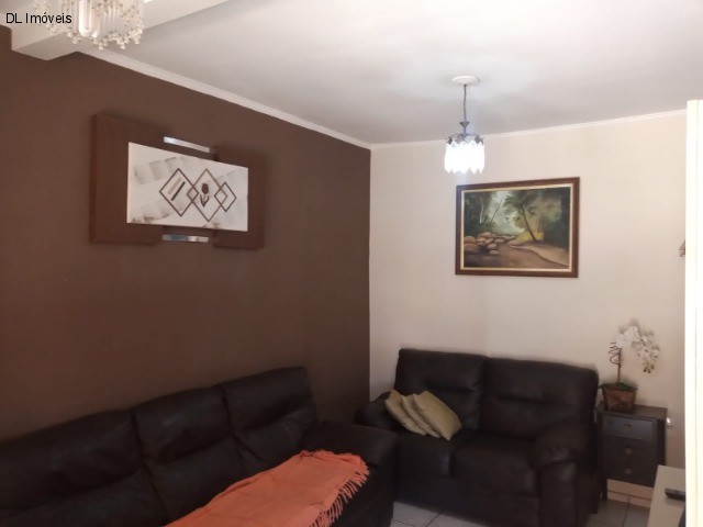 Casa à venda com 4 quartos, 200m² - Foto 4