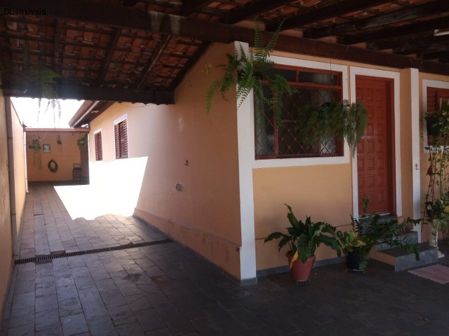 Casa à venda com 4 quartos, 200m² - Foto 2