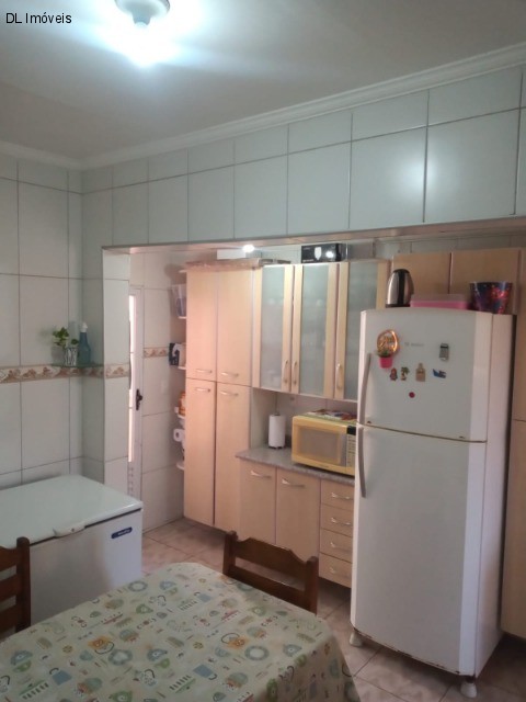 Casa à venda com 4 quartos, 200m² - Foto 10