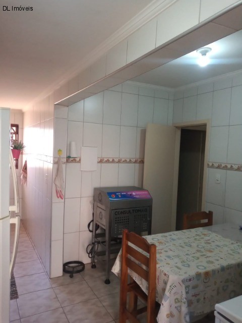 Casa à venda com 4 quartos, 200m² - Foto 11