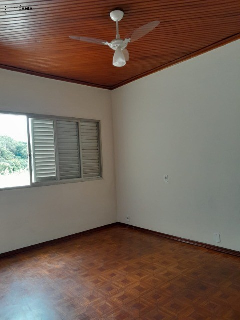 Casa à venda com 3 quartos, 240m² - Foto 11