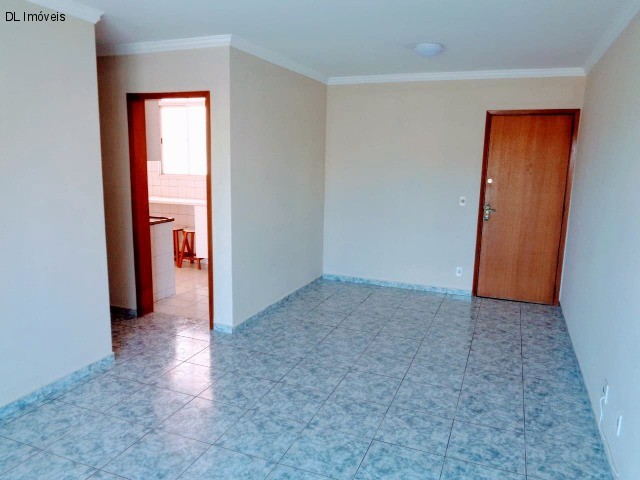 Apartamento à venda com 2 quartos, 72m² - Foto 2