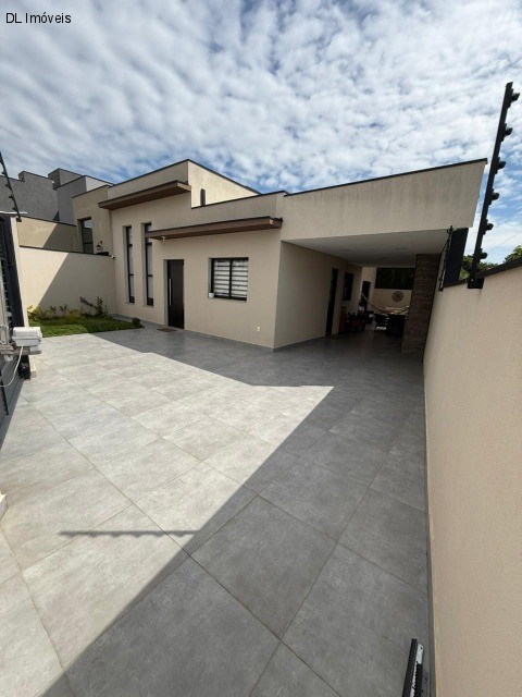 Casa à venda com 3 quartos, 200m² - Foto 1
