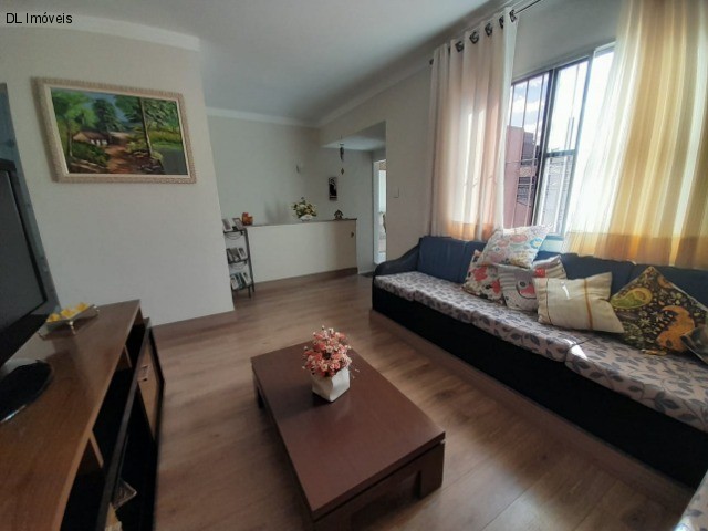 Sobrado à venda com 3 quartos, 250m² - Foto 1