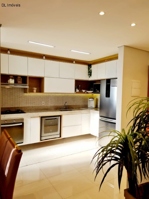 Apartamento à venda com 3 quartos, 77m² - Foto 1