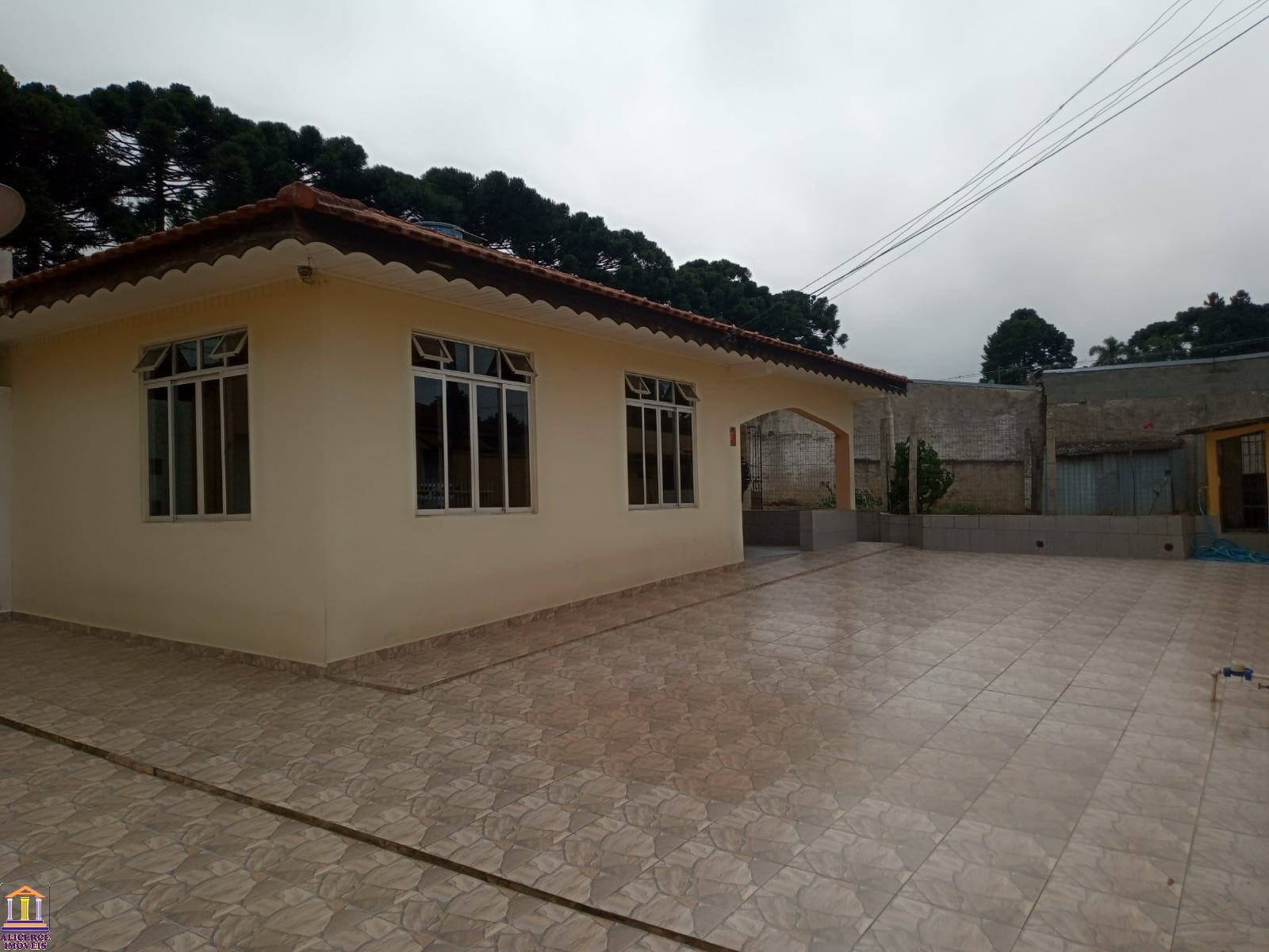 Casa à venda com 3 quartos, 220m² - Foto 2