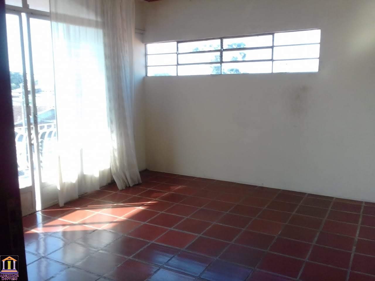 Casa à venda com 3 quartos, 360m² - Foto 2