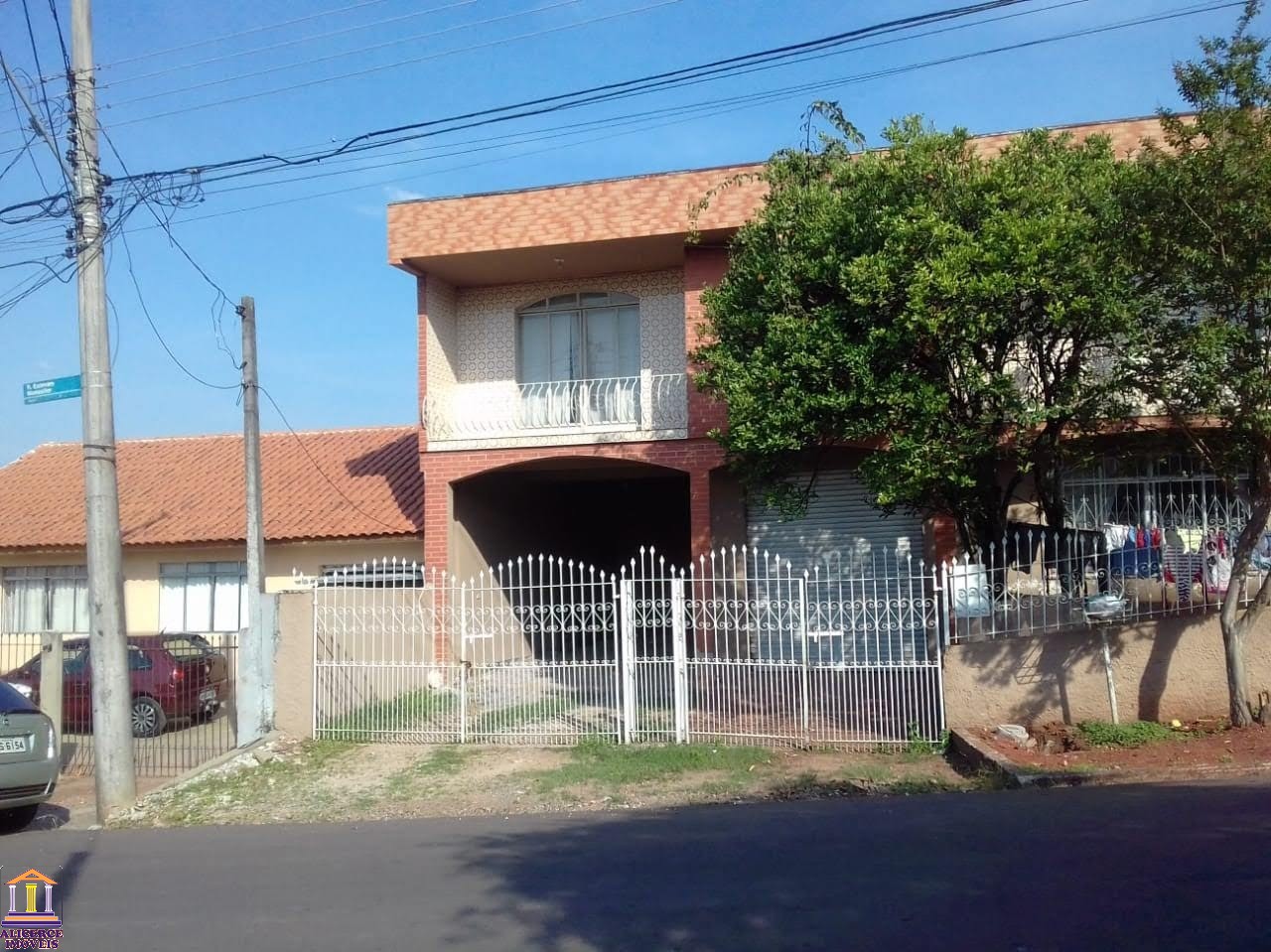 Casa à venda com 3 quartos, 360m² - Foto 1