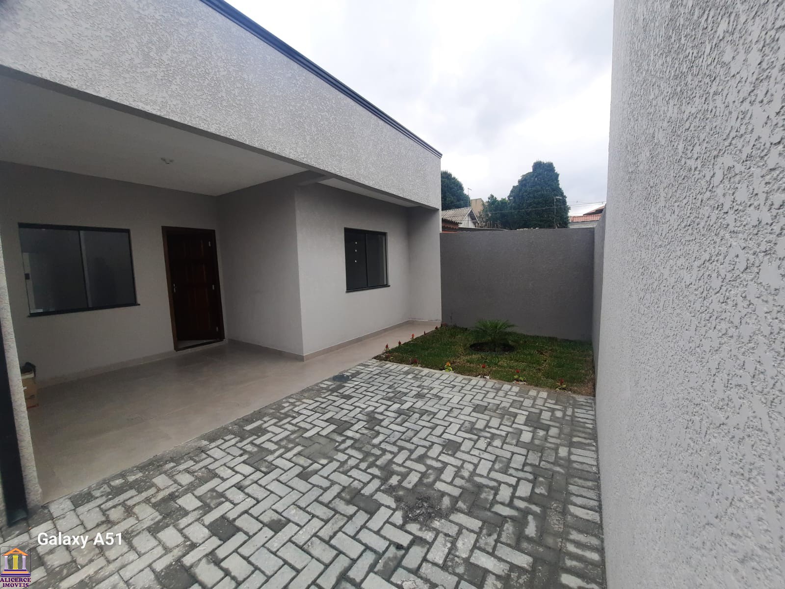 Casa à venda com 3 quartos, 85m² - Foto 1