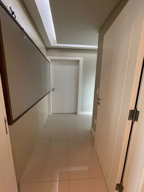 Apartamento à venda com 4 quartos, 180m² - Foto 11