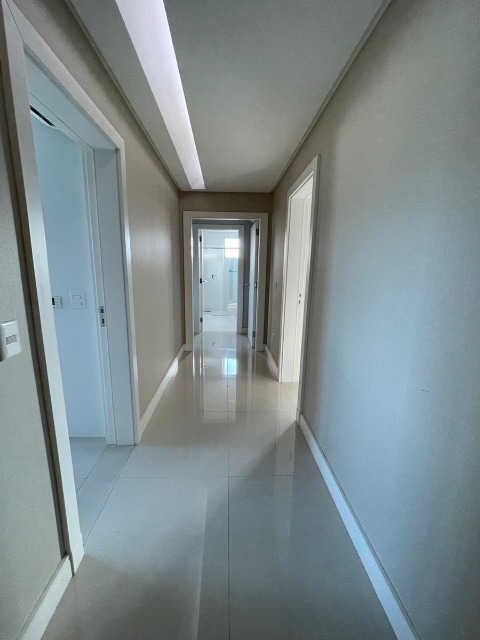 Apartamento à venda com 4 quartos, 180m² - Foto 12