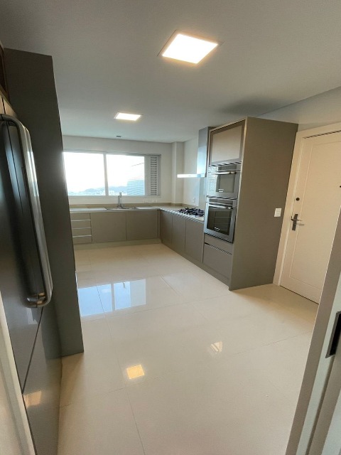 Apartamento à venda com 4 quartos, 180m² - Foto 7