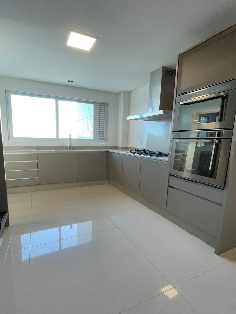 Apartamento à venda com 4 quartos, 180m² - Foto 6