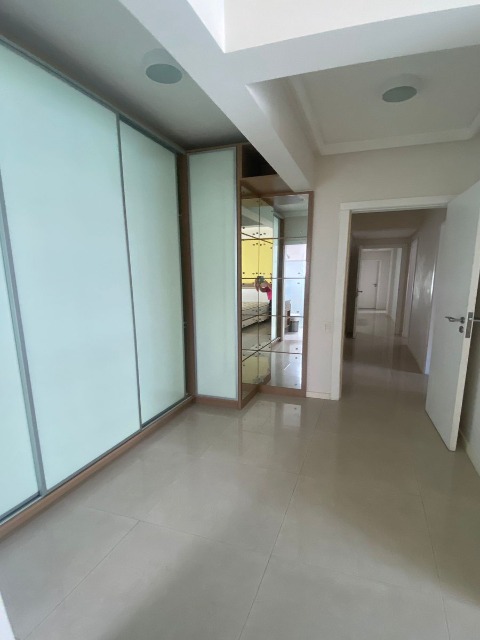 Apartamento à venda com 3 quartos, 135m² - Foto 9