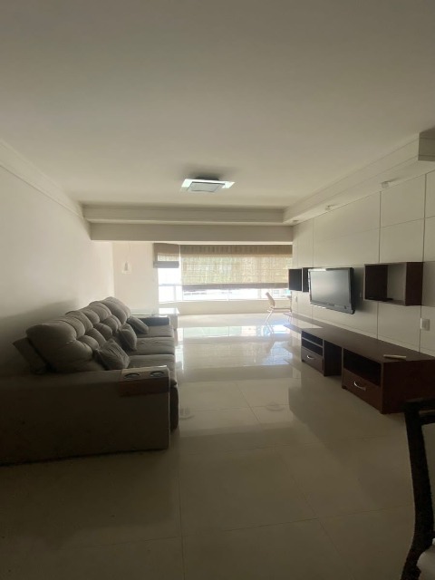 Apartamento à venda com 3 quartos, 135m² - Foto 2