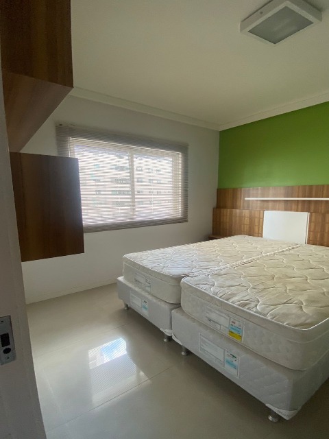 Apartamento à venda com 3 quartos, 135m² - Foto 4