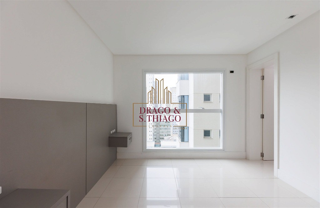 Apartamento à venda com 3 quartos, 121m² - Foto 17