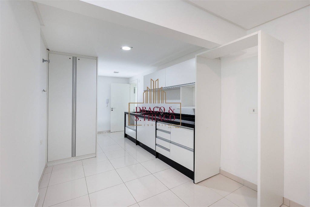 Apartamento à venda com 3 quartos, 121m² - Foto 2