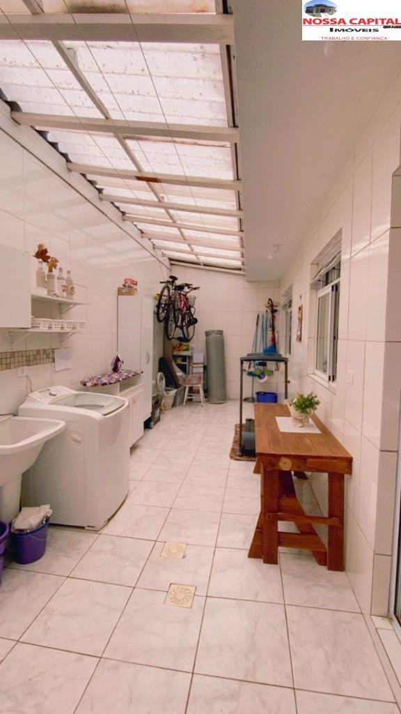 Casa à venda com 3 quartos, 60m² - Foto 2