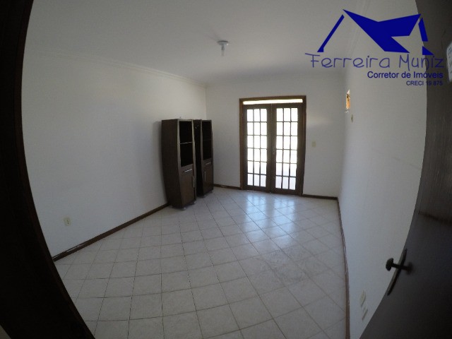 Casa para alugar com 4 quartos, 400m² - Foto 15