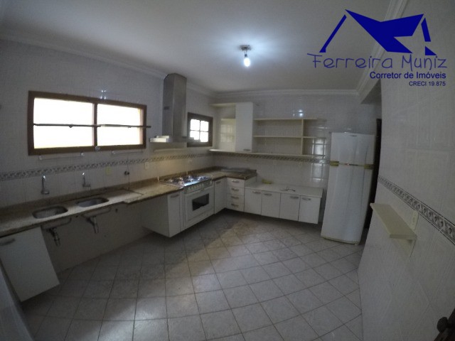 Casa para alugar com 4 quartos, 400m² - Foto 18