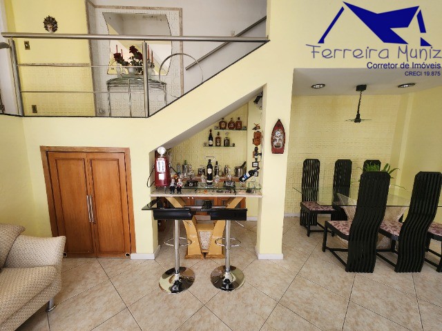 Casa, 4 quartos, 225 m² - Foto 1