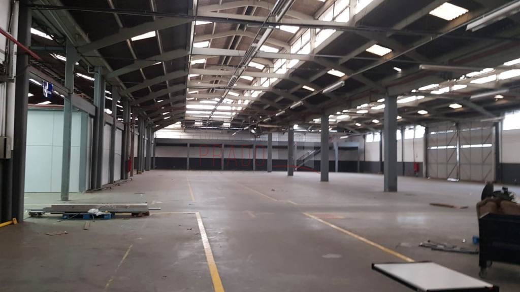 Depósito-Galpão-Armazém para alugar, 2700m² - Foto 1