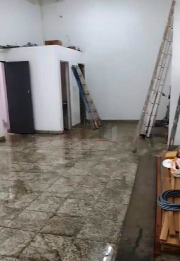 Prédio Inteiro para alugar, 200m² - Foto 2