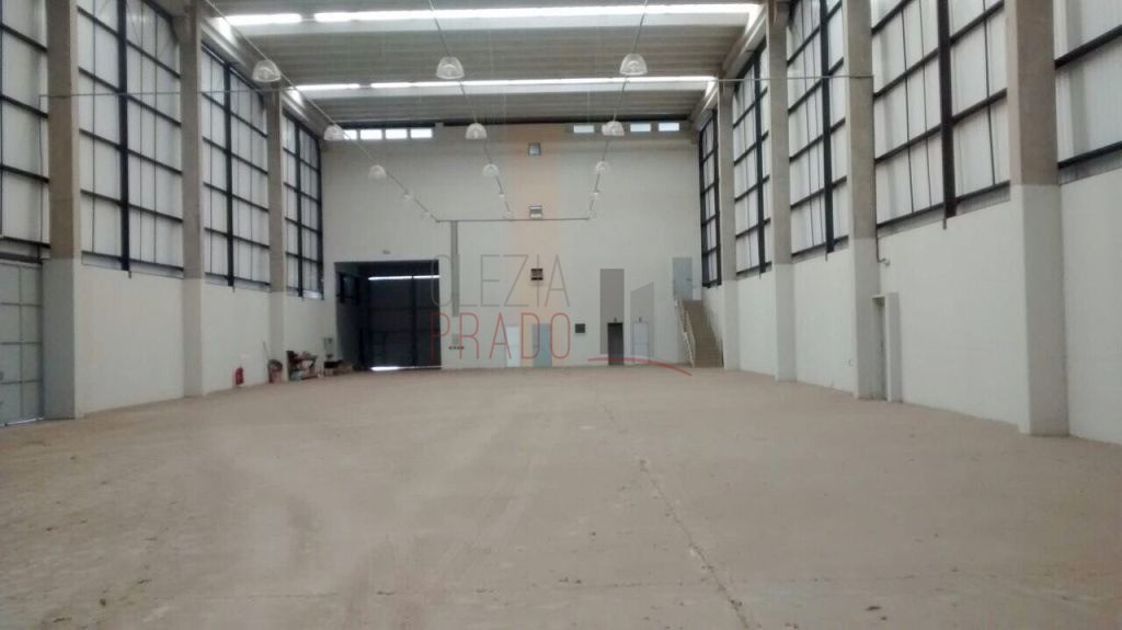 Depósito-Galpão-Armazém para alugar, 2100m² - Foto 2