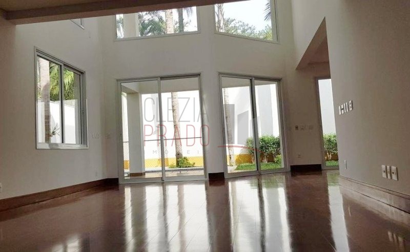 Casa de Condomínio para alugar com 6 quartos, 640m² - Foto 1