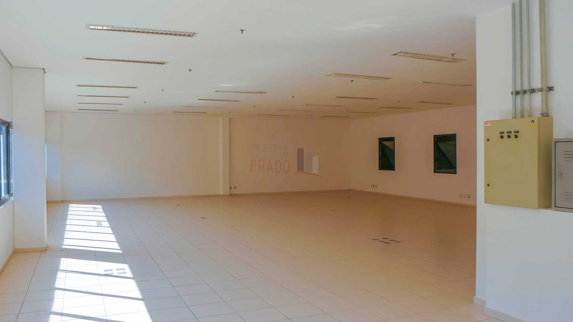 Depósito-Galpão-Armazém para alugar, 1350m² - Foto 3