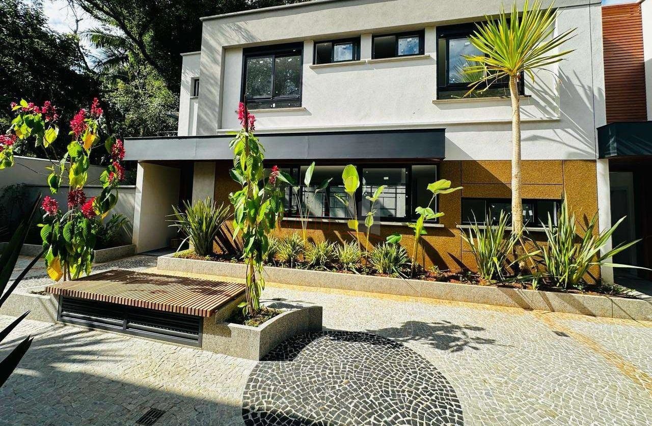 Casa de Condomínio à venda com 4 quartos, 450m² - Foto 1