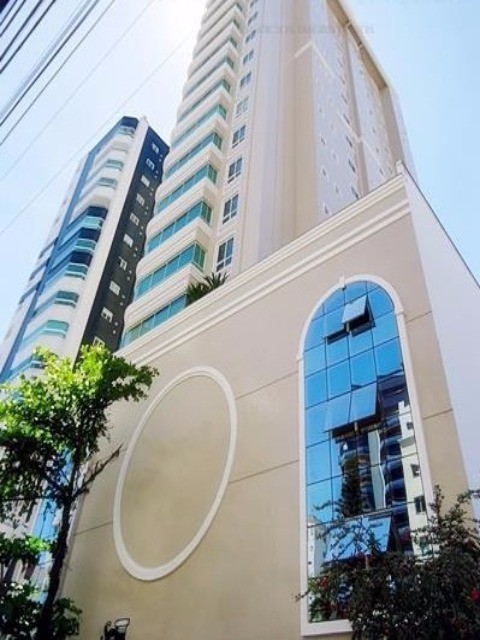 Apartamento à venda com 3 quartos, 178m² - Foto 2