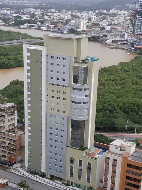 Apartamento à venda com 3 quartos, 136m² - Foto 2