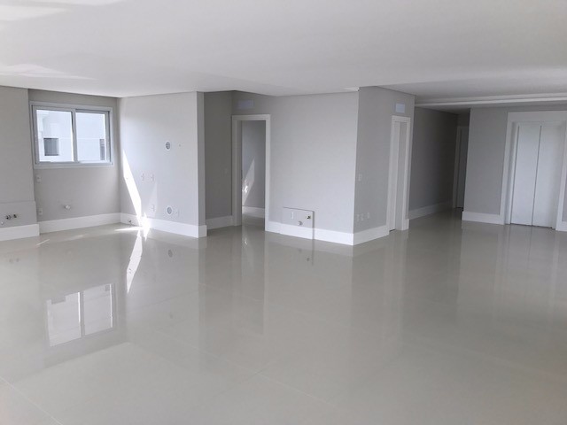 Apartamento à venda com 4 quartos, 237m² - Foto 8