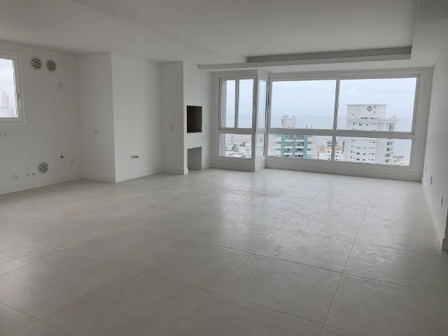 Apartamento à venda com 3 quartos, 137m² - Foto 1