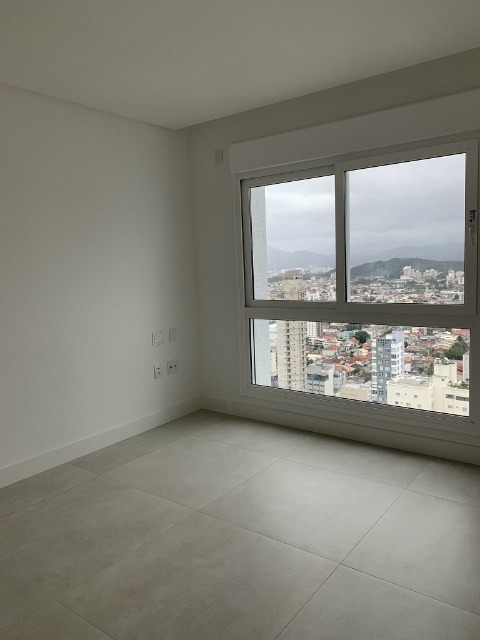 Apartamento à venda com 3 quartos, 137m² - Foto 4