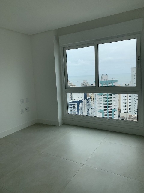 Apartamento à venda com 3 quartos, 137m² - Foto 2