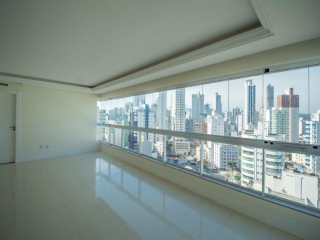 Apartamento à venda com 3 quartos, 137m² - Foto 1