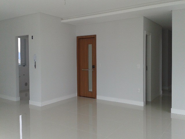 Apartamento à venda com 3 quartos, 145m² - Foto 13