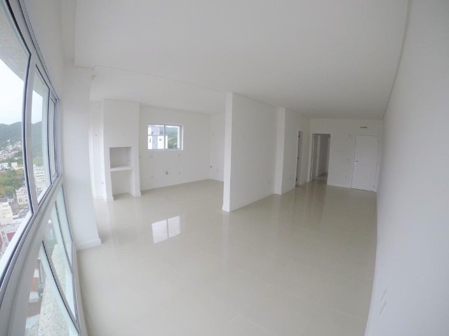 Apartamento à venda com 4 quartos, 136m² - Foto 1