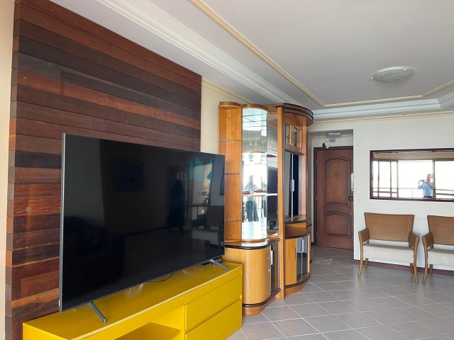 Apartamento à venda com 3 quartos, 220m² - Foto 9